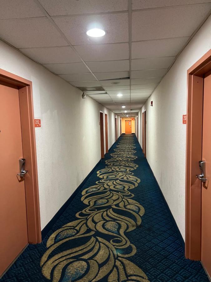 Hotel Metro & *